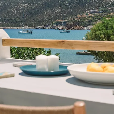 Turquoise Platis Gialos (Sifnos)