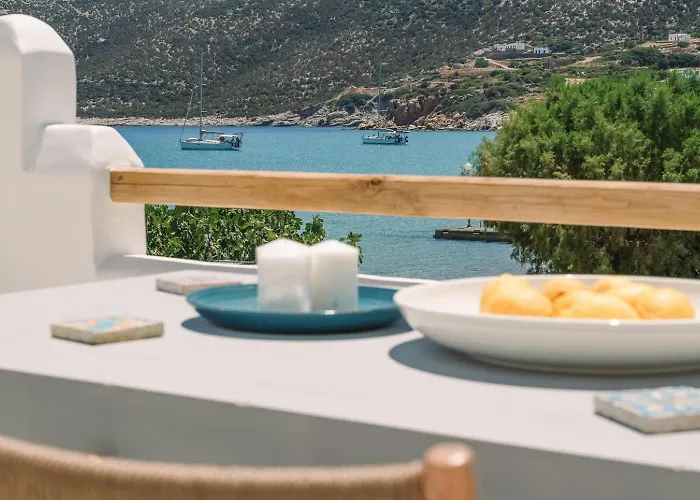 Turquoise Platis Gialos (Sifnos)